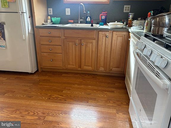 4th image of 1493 Maguire Ln