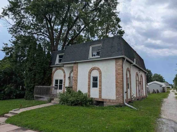109 S D St, Indianola, IA 50125