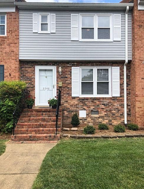 2246 KINGSBROOK DR FRONT ENTRANCE