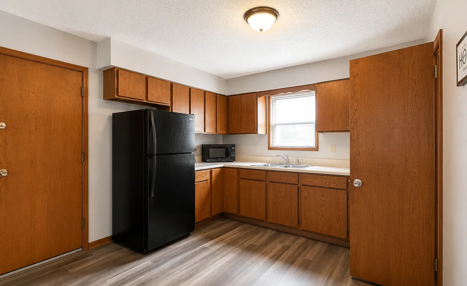 2 bed, $600 — Photo 1