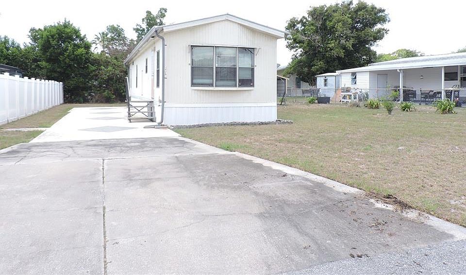 1st image of 236 2nd Ave N