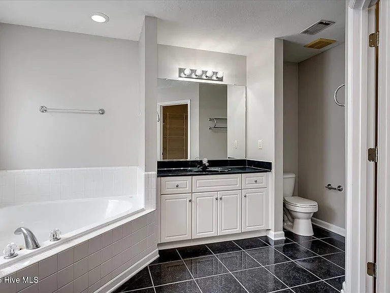 2040 Sylvan Lake Dr — Photo 10