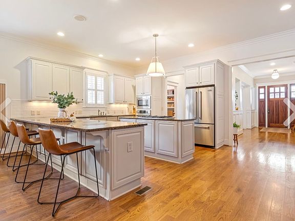 5th image of 2976 Americus Dr