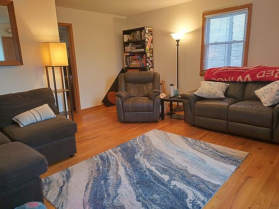 2nd image of 3221 N Wilton Ave APT 3F