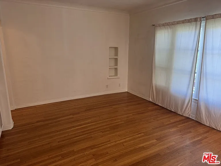 264 S Reeves Dr #101 — Photo 6