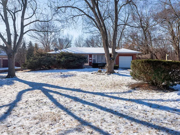 1611 Oakwood Rd, Northbrook, IL 60062