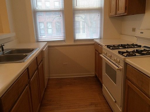 2nd image of 2100 N Albany Ave #2100-2