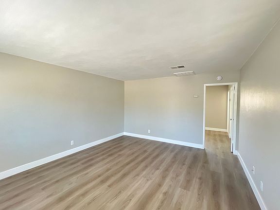 4th image of 4300 Columbus St #A
