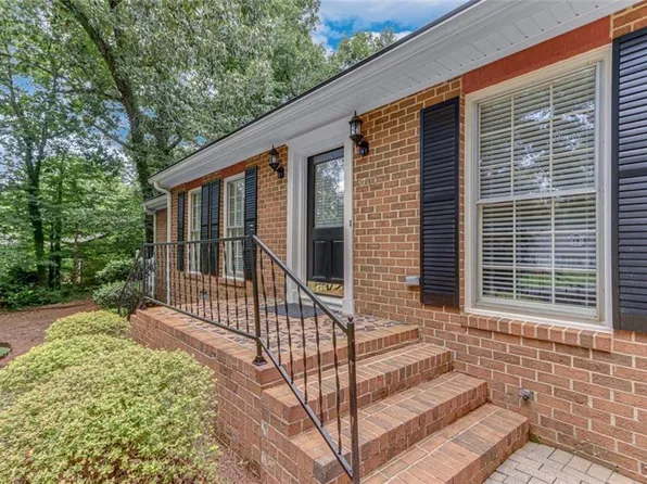 3705 Arrowhead Pl, Gainesville, GA 30506
