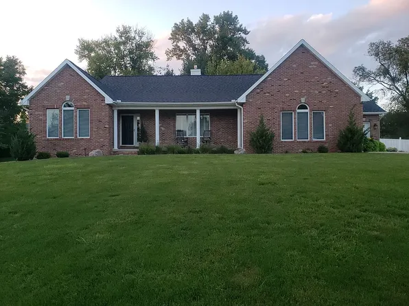 1085 Finley Ave, Mt Zion, IL 62549
