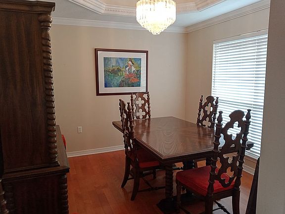 Dining room.
