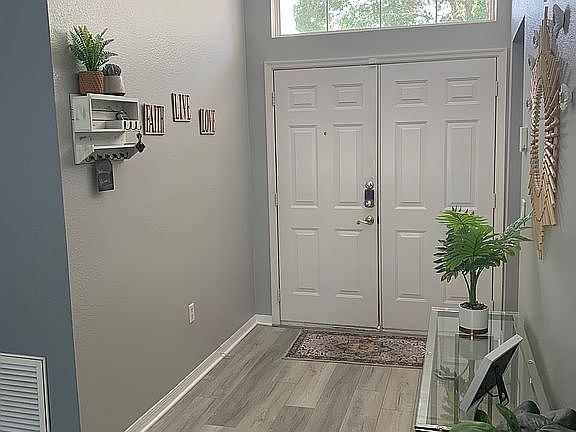 3rd image of 2208 Mallory Cir
