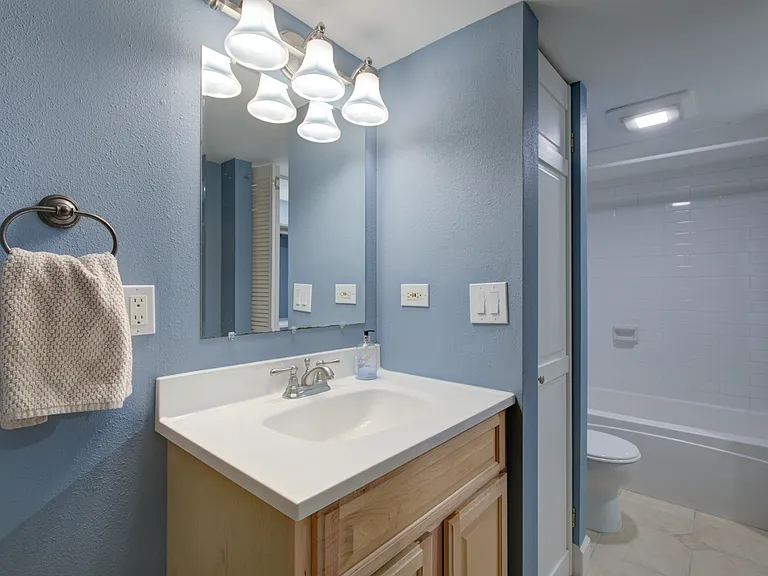 BATHROOM WITH LOTS OF SPACE