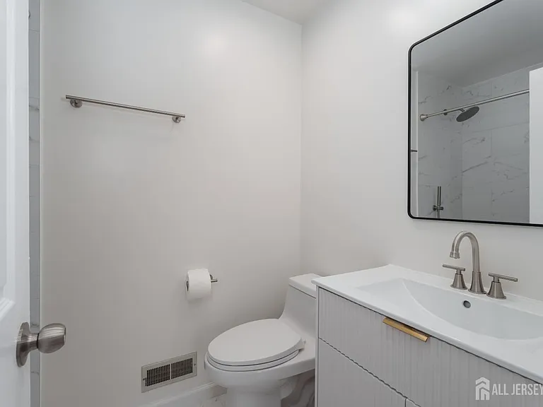 357 Hadleigh Ln — Photo 17