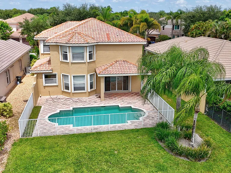 8326 Emerald Winds Cir — Photo 59