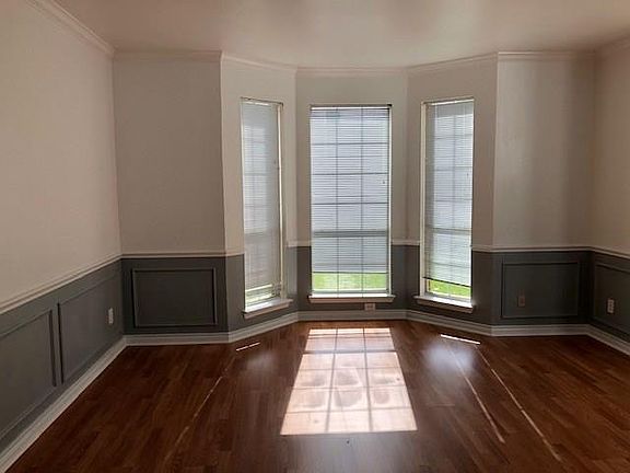 5th image of 2117 Bennington Ave