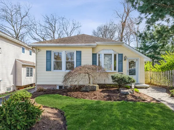 34 Glenview Ter, Cresskill, NJ 07626