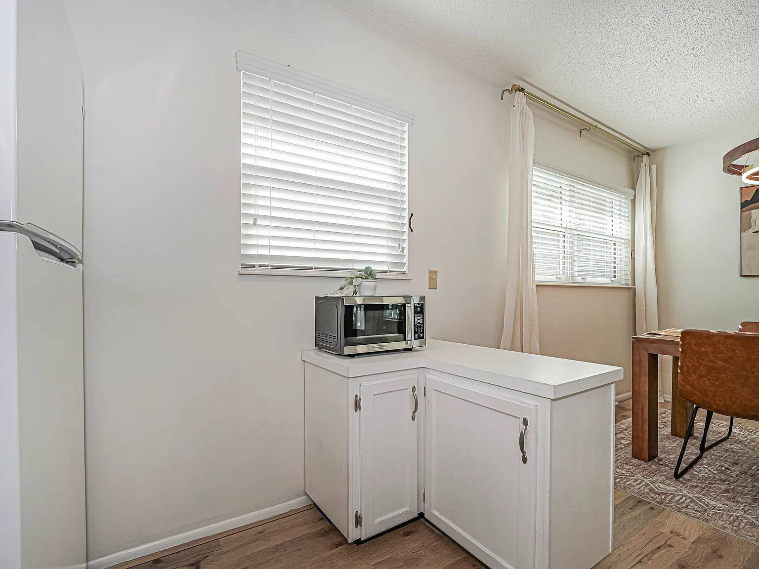 2 bed, 962 sqft, $1,800 — Photo 2