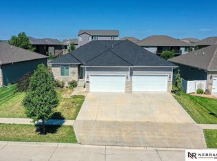 1225 N 101st St, Lincoln, NE 68527