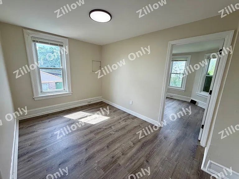 323 Vine St #B — Photo 12