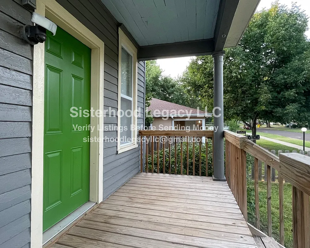 2 bed, 2.0 bath, 901 sqft, $1,300 — Photo 4