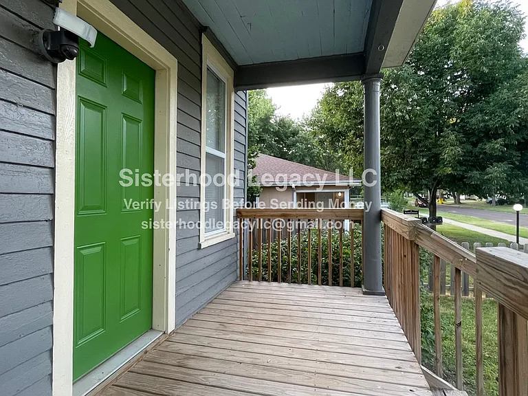 838 S Oak St — Photo 4