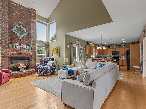 2nd image of 936 Stony Creek Ln