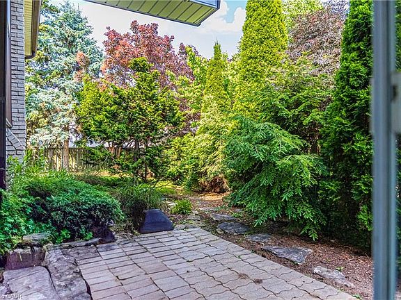 3rd image of 2390 Sinclair Cir