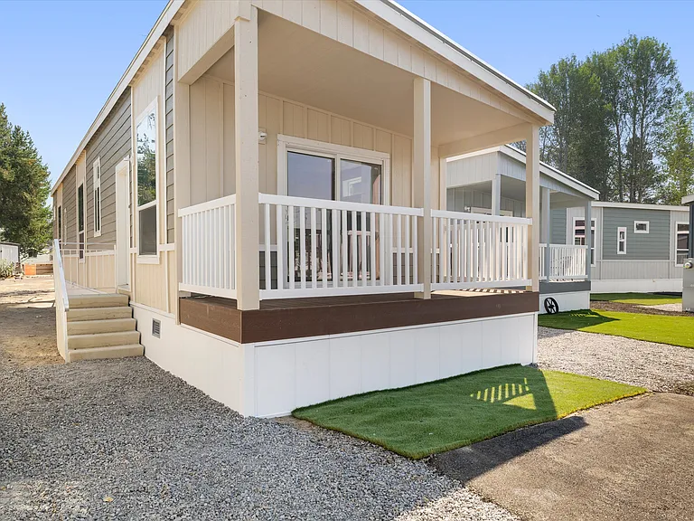 Unit could vary slightly with appliances and colors. Some pictures are virtually staged.