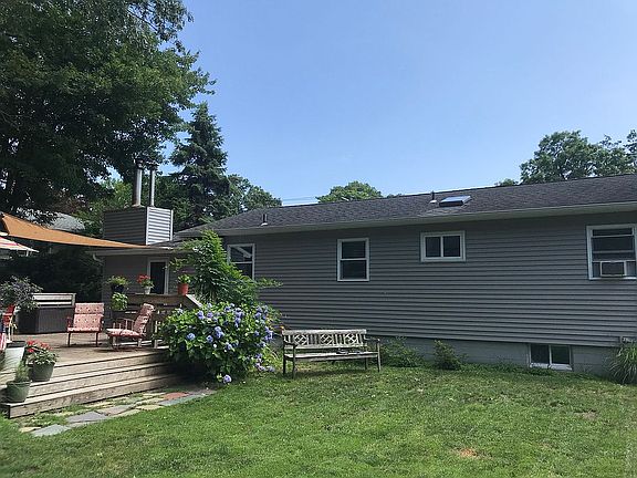 5th image of 23 Cynthia Ln