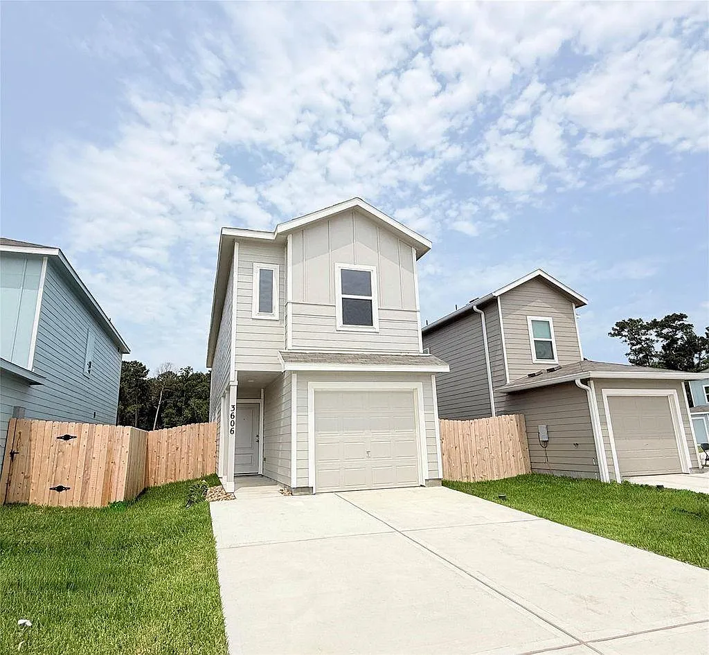 4 bed, 2.5 bath, 1535 sqft, $1,600 — Photo 1