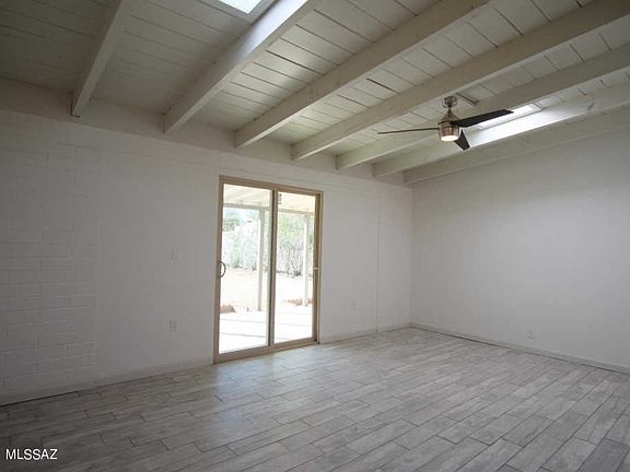 5th image of 919 N Catalina Ave