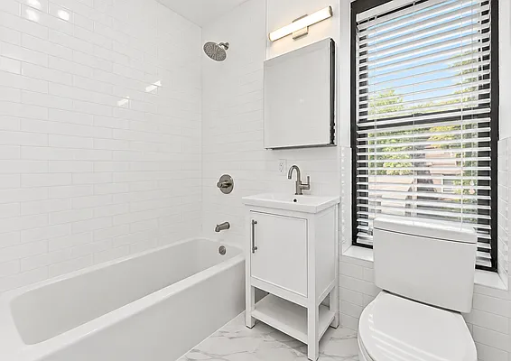 Bathroom, photo 2