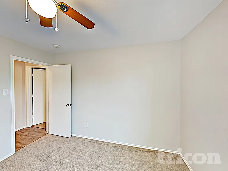 1015 James Donald Ln — Photo 12