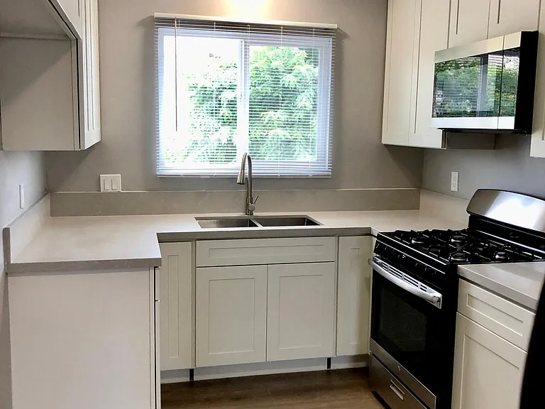919 S Prairie Ave — Photo 6