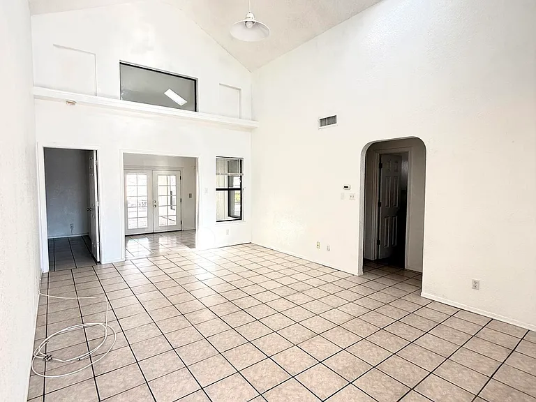 1884 Lyman Dutton Cir — Photo 8