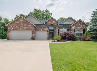 257 Fountain Dr, Glen Carbon, IL 62034