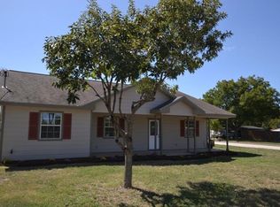 306 Polk Ave, Sabinal, TX 78881
