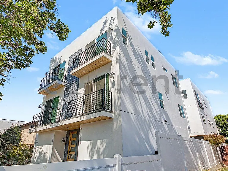 5230 1/2 Tilden Ave — Photo 3