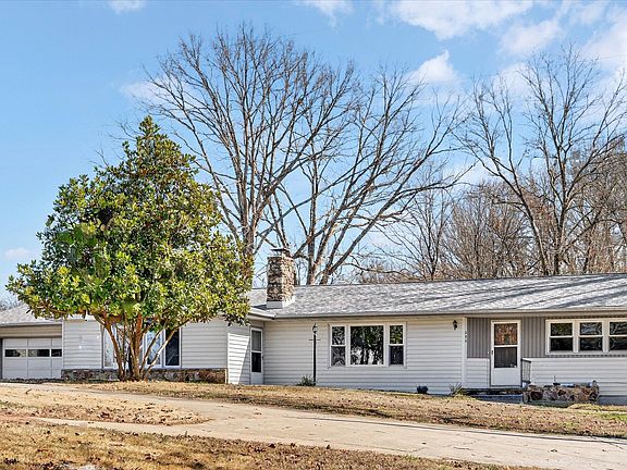 2nd image of 202 Cardinal Road