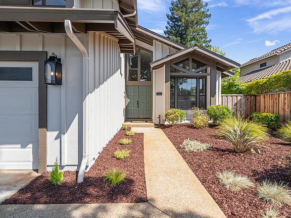 3rd image of 1062 Mountain Shadows Rd