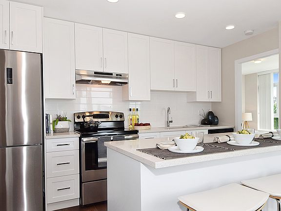 2nd image of 175 W 14th St #1302