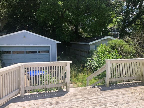 5th image of 2851 Vincent St