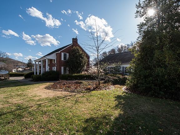 3rd image of 1656 Coles Blvd