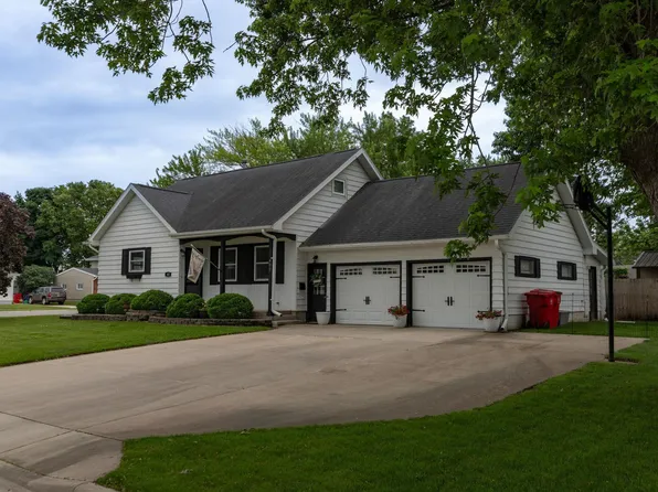 402 7th St SE, Stewartville, MN 55976