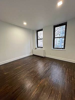 3rd image of 207 E 37th St #4N