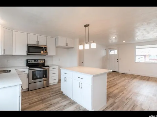 40 Emerald Dr, Layton, UT 84041