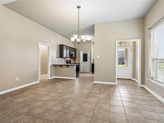 2nd image of 605 Whip St