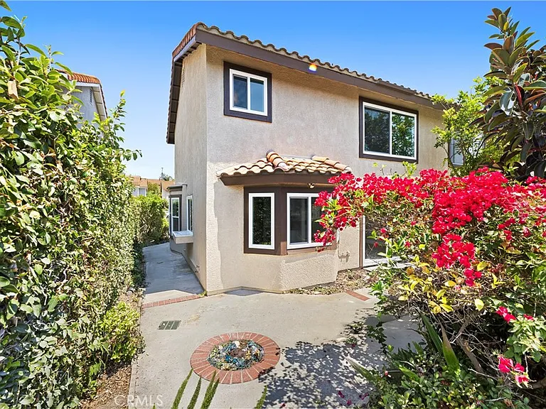 24242 Briones Dr — Photo 44