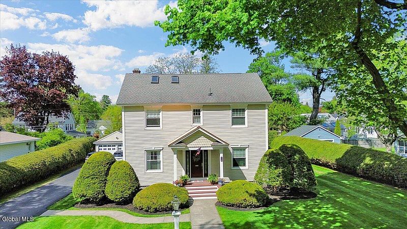2nd image of 718 Riverside Avenue